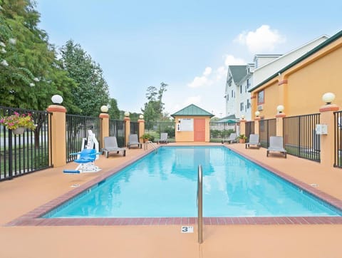 Super 8 By Wyndham Covington Hotel in Mississippi