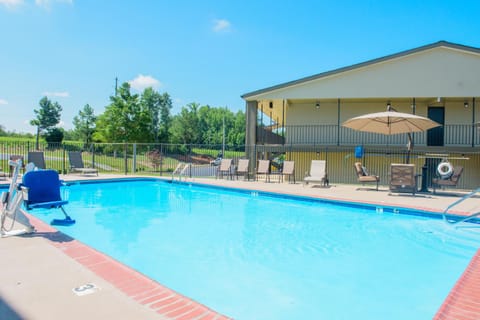 Clarion Pointe Athens I-65 Hotel in Wheeler Lake