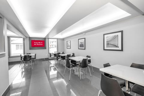 Red Roof Inn & Suites Calhoun Hotel in Calhoun