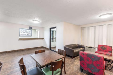 Super 8 By Wyndham North Sioux City Hotel in North Sioux City