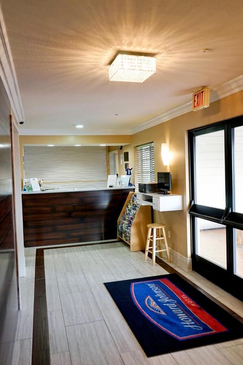 Howard Johnson by Wyndham Salinas Hotel in Salinas