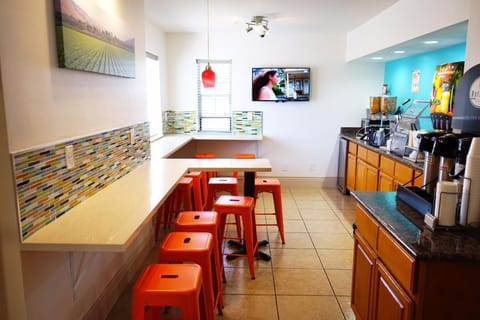 Howard Johnson by Wyndham Salinas Hotel in Salinas