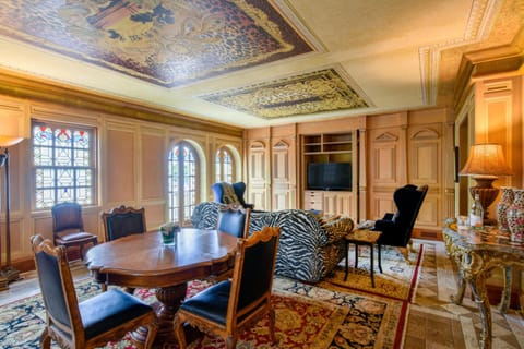 The Villa Casa Casuarina Hotel in Flamingo Lummus