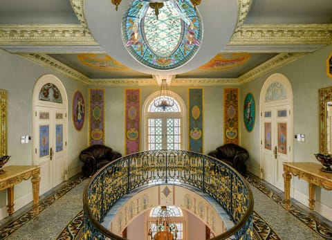 The Villa Casa Casuarina Hotel in Flamingo Lummus