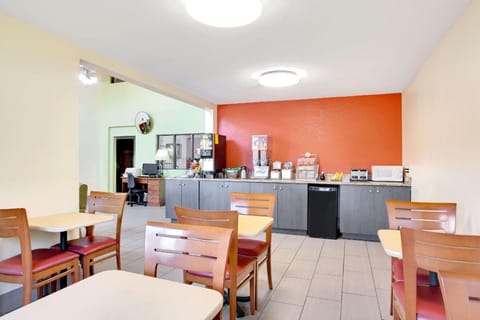 Super 8 By Wyndham Clearwater - St. Petersburg Airport Hotel in Pinellas Park