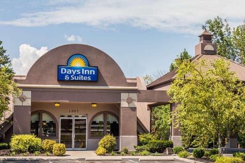 Days Inn & Suites by Wyndham Lexington Hotel in Lexington
