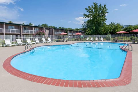 Days Inn & Suites by Wyndham Lexington Hotel in Lexington