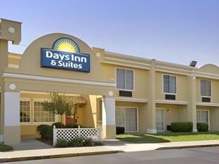 Days Inn & Suites by Wyndham Lexington Hotel in Lexington