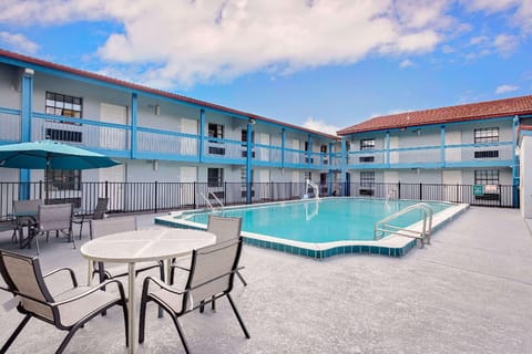 Baymont by Wyndham Jacksonville Orange Park Hotel in Jacksonville