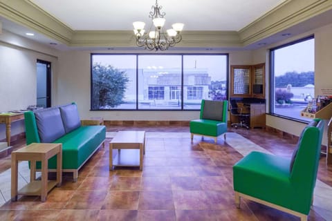 Days Inn by Wyndham Dalton Hotel in Dalton