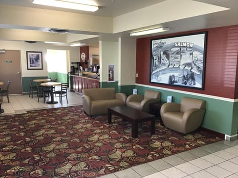 Super 8 By Wyndham Salmon Hotel in Salmon