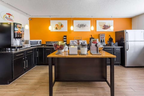 Super 8 By Wyndham Dubuque/Galena Area Hotel in Dubuque