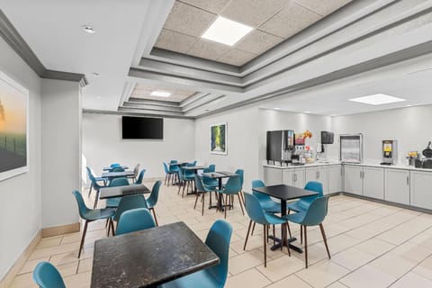 Days Inn & Suites by Wyndham Cedar Rapids Hotel in Cedar Rapids