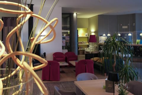Shared lounge/TV area