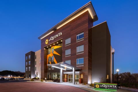 La Quinta Inn & Suites by Wyndham Locust Grove Hotel in Locust Grove