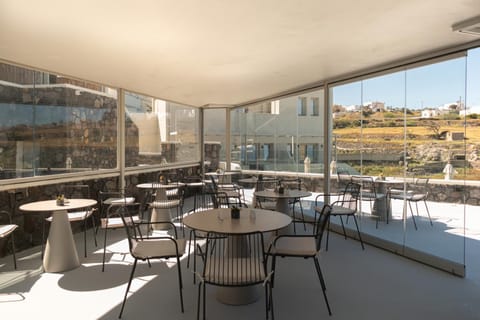 Adorno Oia Hotel in Santorini