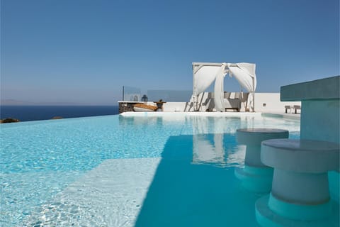 Adorno Oia Hotel in Santorini