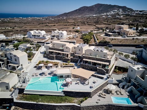 Adorno Oia Hotel in Santorini