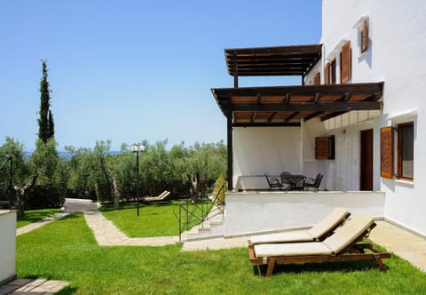 Trikorfo Beach. Apartment hotel in Halkidiki