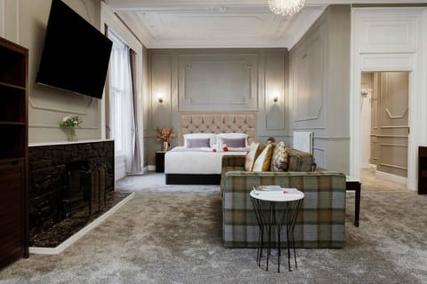 Shared lounge/TV area