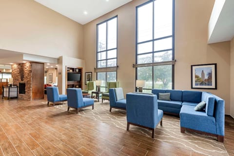 Comfort Suites East Lincoln - Mall Area Hotel in Lincoln