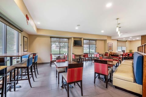 Comfort Suites East Lincoln - Mall Area Hotel in Lincoln