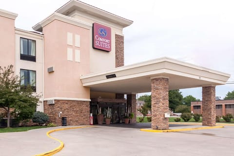 Comfort Suites East Lincoln - Mall Area Hotel in Lincoln