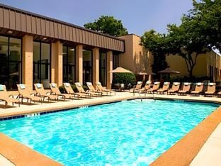 Sheraton Milwaukee Brookfield Hotel Hotel in Brookfield