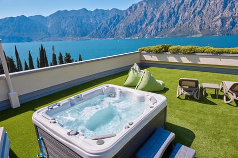 Hot tub