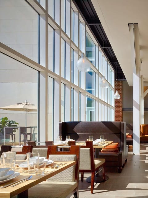 DoubleTree by Hilton Hotel and Suites Charleston Airport Hotel in Goose Creek