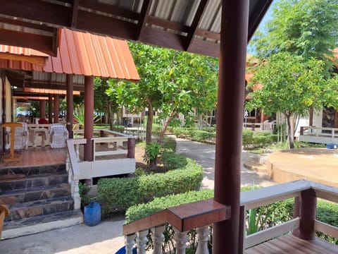 Lanta Summer House Hotel in Sala Dan