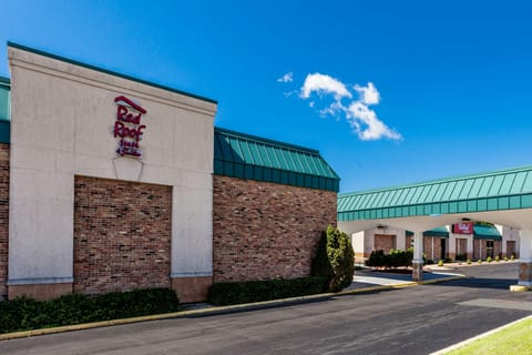 Red Roof Inn & Suites DeKalb Hotel in DeKalb