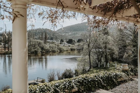 The Woodbridge Waterfront Rooms Hotel in New Norfolk