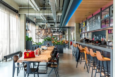 Bar/lounge