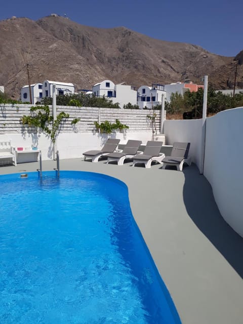 Three Harites Apartment hotel in Perissa