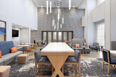 Hampton Inn & Suites St. Charles Old Town Area Hotel in Saint Charles