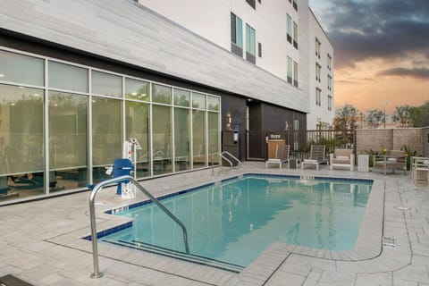 Swimming pool