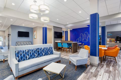 Holiday Inn Express & Suites Memphis Arpt Elvis Presley Blv By IHG Hotel in Memphis