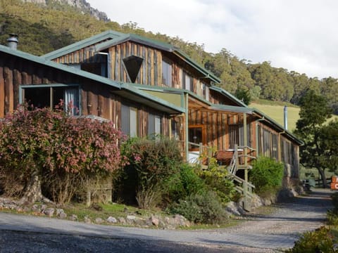 Silver Ridge Retreat Lodge in Tasmania
