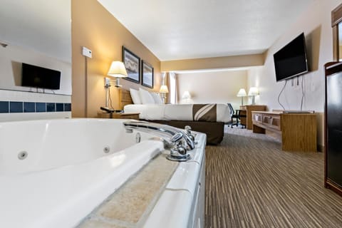 Quality Inn - Storm Lake Hotel in Iowa