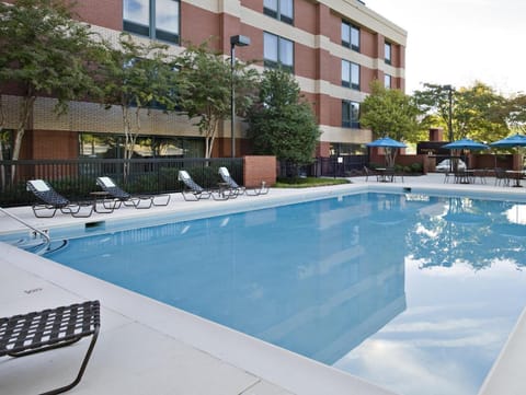 Swimming pool [outdoor]