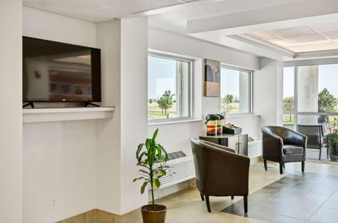 Shared lounge/TV area