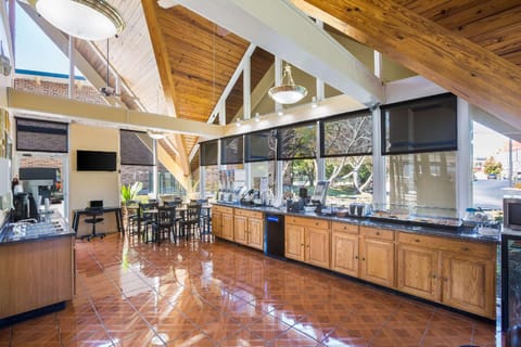 Super 8 by Wyndham Macon GA Hotel in Macon