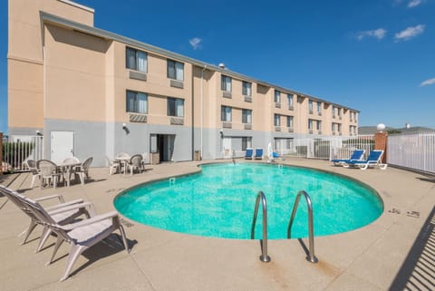 Super 8 By Wyndham Jasper Hotel in Indiana