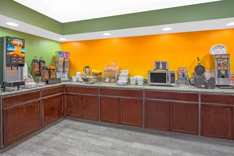 Super 8 By Wyndham Windsor/Madison North Hotel in Windsor