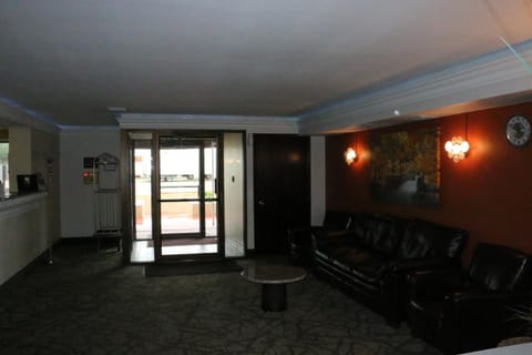 Super 8 By Wyndham Windsor/Madison North Hotel in Windsor