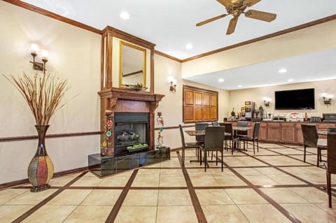 Super 8 By Wyndham Clinton Hotel in Jackson