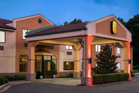 Super 8 By Wyndham Clinton Hotel in Jackson