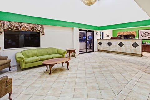 Super 8 by Wyndham Baytown / I-10 Hotel in Baytown