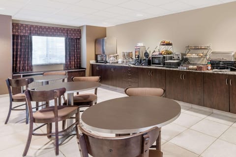 Microtel Inn & Suites By Wyndham Dickinson Hotel in Dickinson